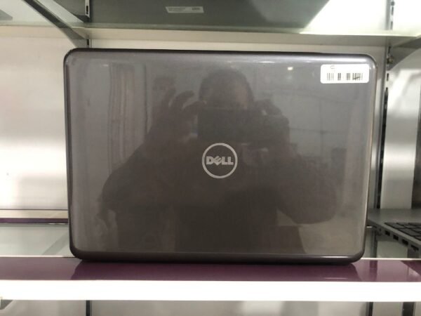 Dell Latitude 3300 - i3/7th gen/4/128gb with charger